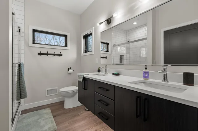 $1,125,000 | 130 Singer Lake Trail, Baroda, MI 49101