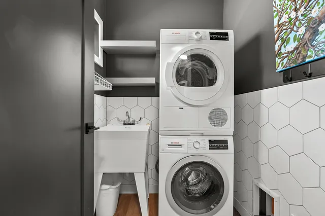 $1,125,000 | 130 Singer Lake Trail, Baroda, MI 49101