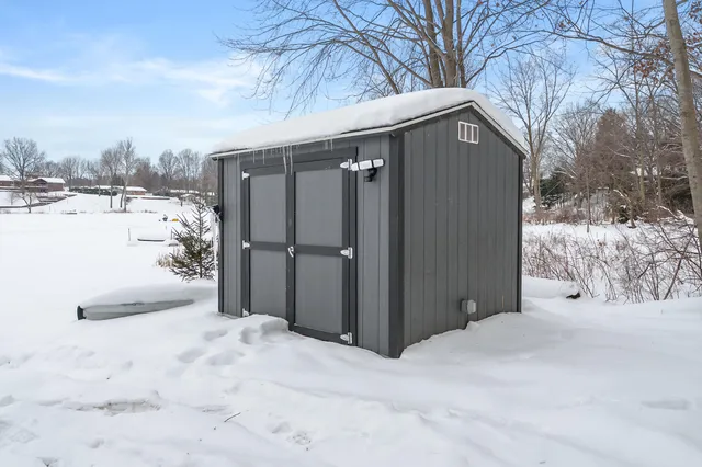 $1,125,000 | 130 Singer Lake Trail, Baroda, MI 49101