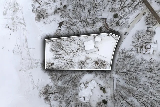 $1,125,000 | 130 Singer Lake Trail, Baroda, MI 49101