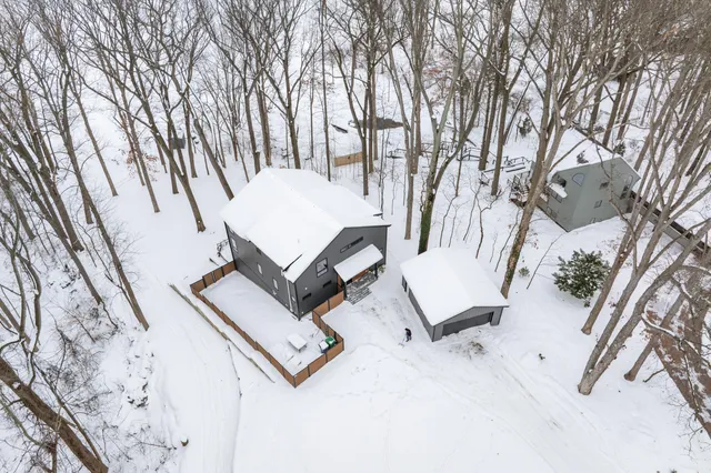 $1,125,000 | 130 Singer Lake Trail, Baroda, MI 49101