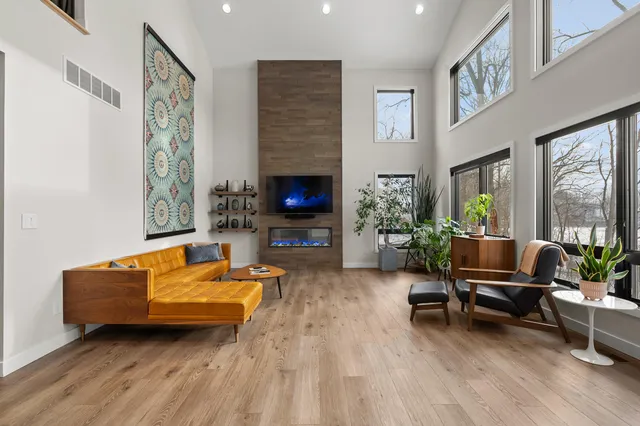 $1,125,000 | 130 Singer Lake Trail, Baroda, MI 49101