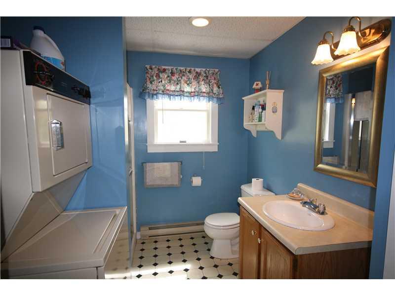 8 Spring Street East Boothbay, ME 04544 - Photo 9 of 14 Bathroom.