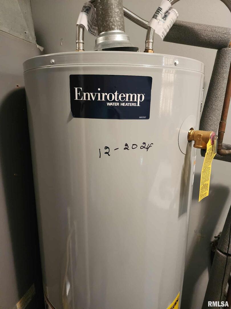 708 South Broadway Street Sesser, IL 62884 - Photo 13 of 15