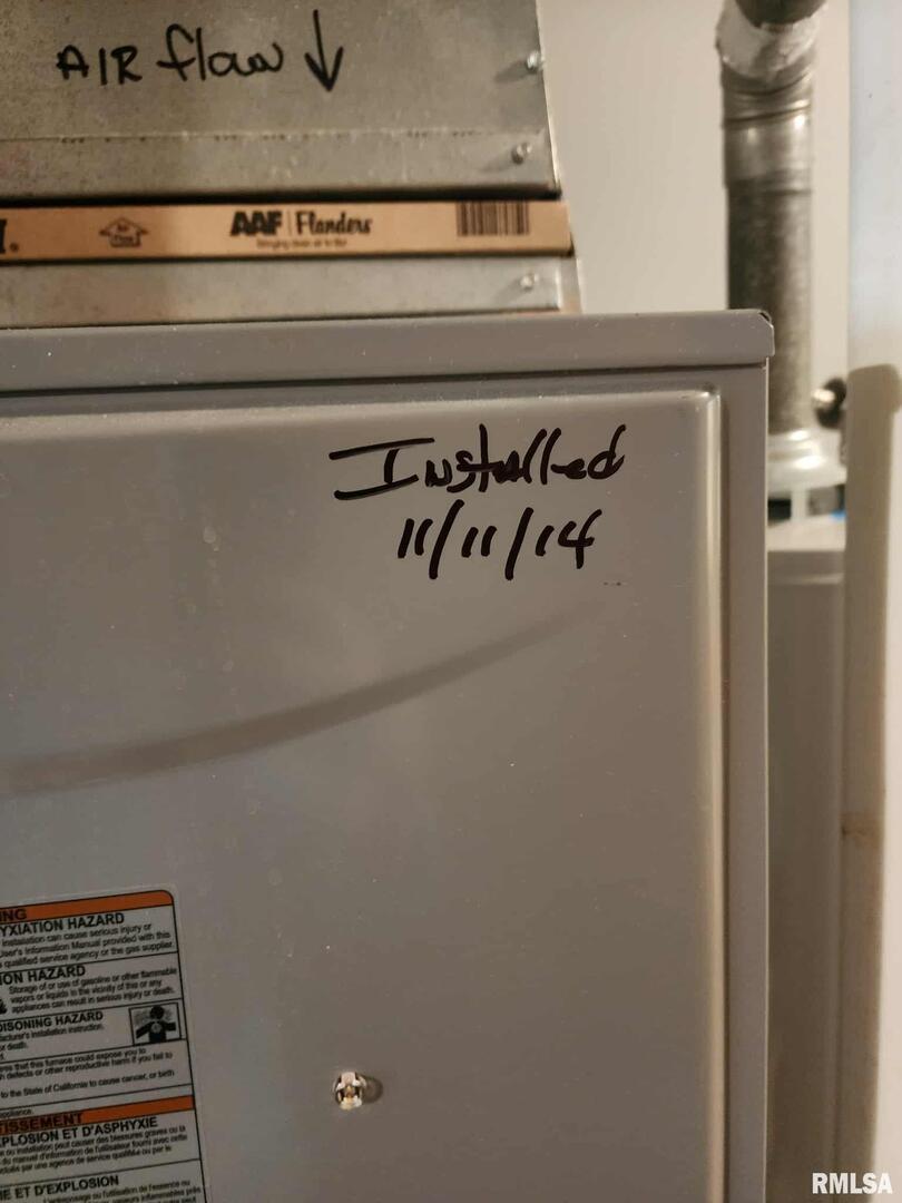 708 South Broadway Street Sesser, IL 62884 - Photo 14 of 15 a close view of a stove