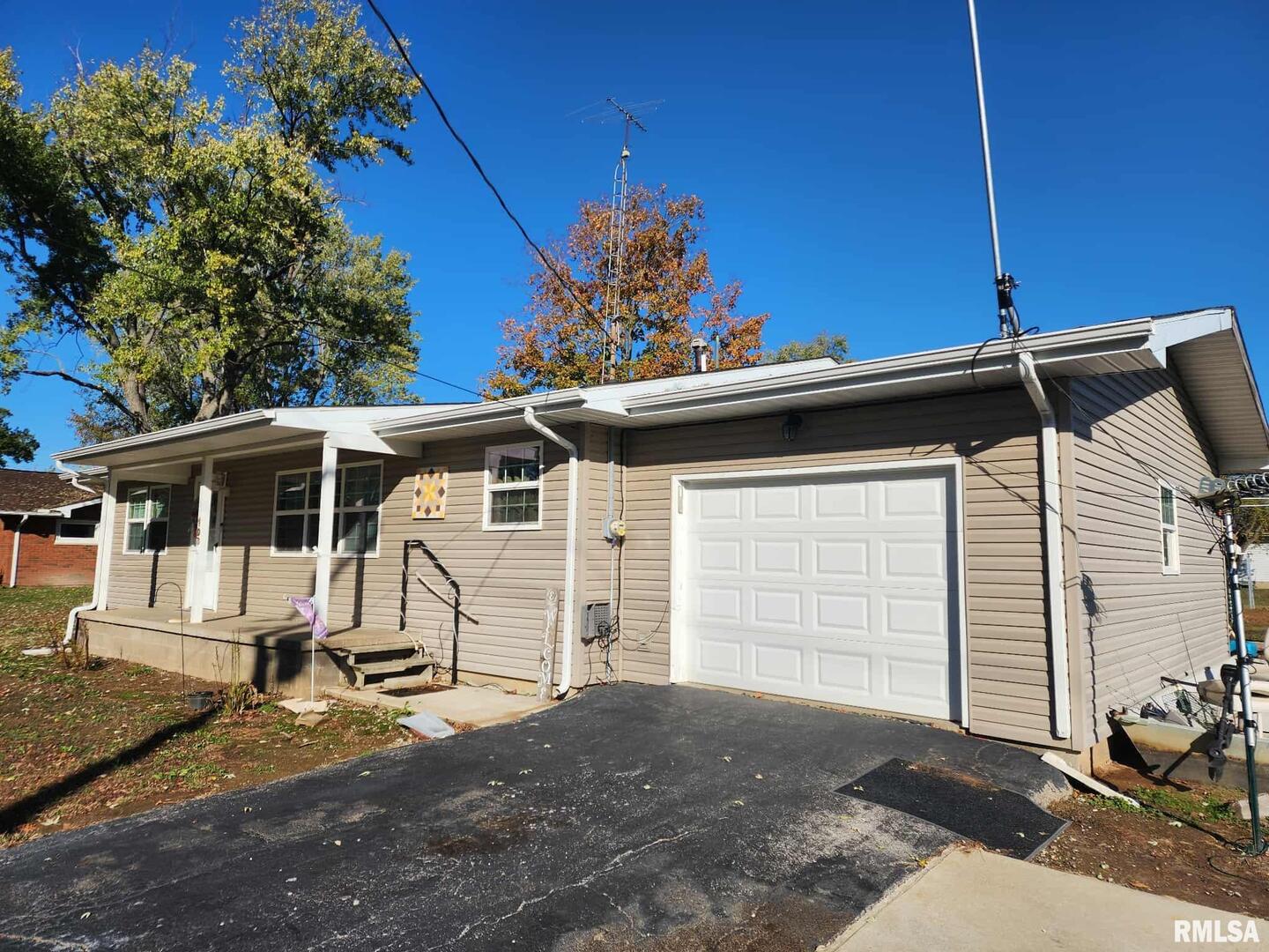 708 South Broadway Street Sesser, IL 62884 - Photo 2 of 15 a front view of a house with a yard