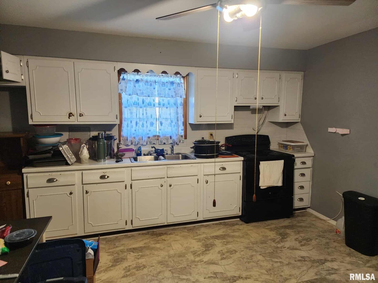 708 South Broadway Street Sesser, IL 62884 - Photo 6 of 15 a kitchen with stainless steel appliances granite countertop a sink stove and cabinets