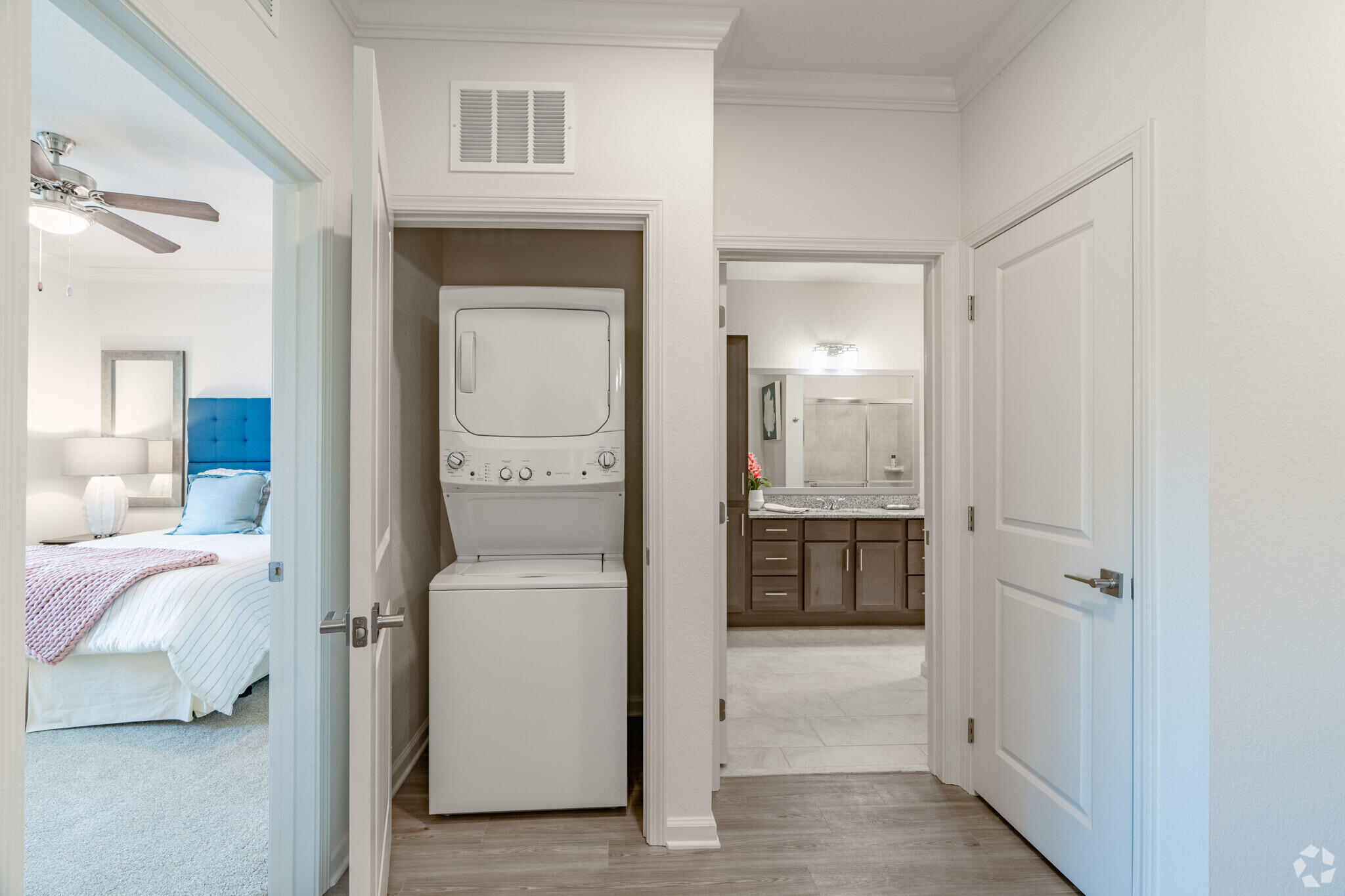 1924 Northwest Federal Highway, Unit 1305 Stuart, FL 34994 - Photo 10 of 15 a en suite bathroom with a sink and a mirror