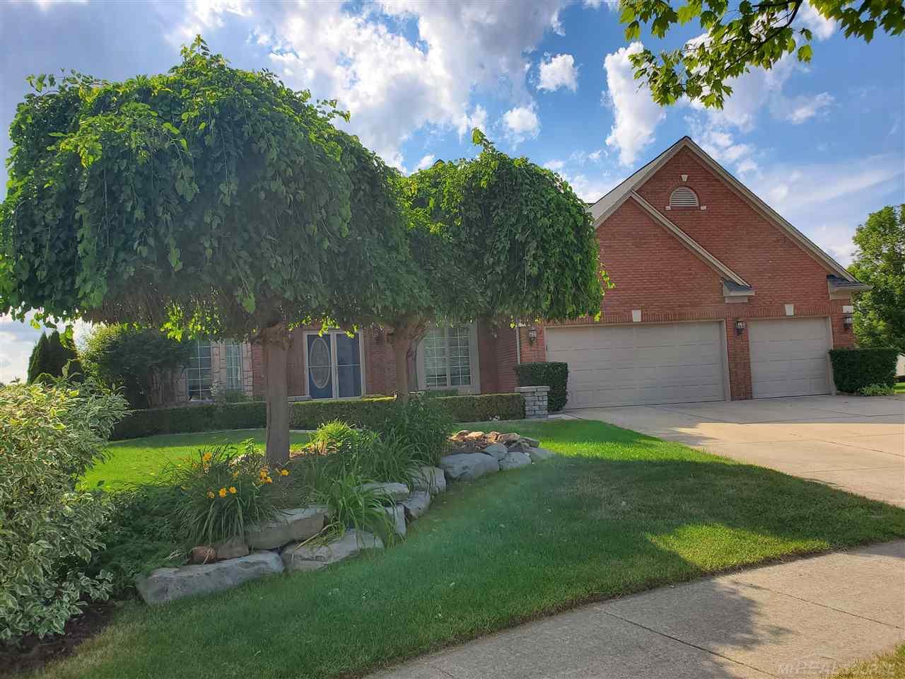 46869 West Ridge Drive Macomb, MI 48044 - Photo 3 of 48 50080942-2.JPG