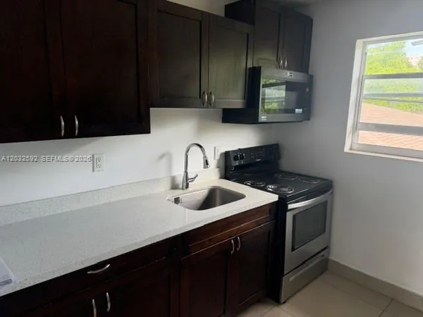 $2,000 | 1045 Southwest 4th Street, Unit 5, Miami, FL 33130