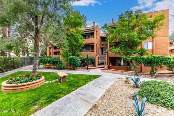 $315,000 | 4704 East Paradise Village Parkway North, Unit 211, Phoenix, AZ 85032