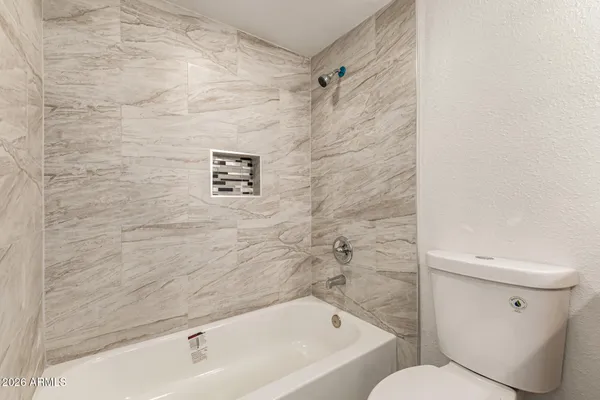 $315,000 | 4704 East Paradise Village Parkway North, Unit 211, Phoenix, AZ 85032