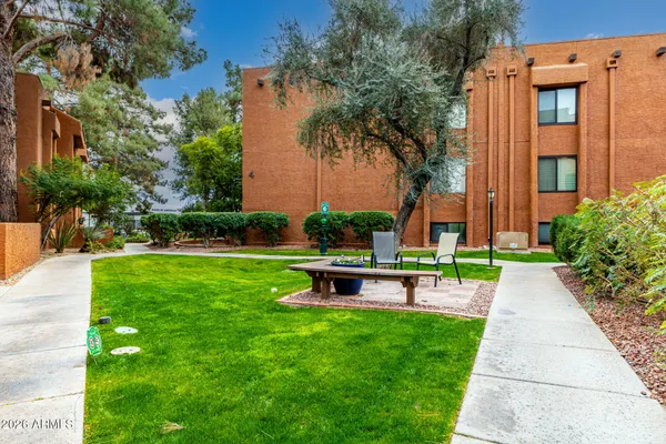 $315,000 | 4704 East Paradise Village Parkway North, Unit 211, Phoenix, AZ 85032