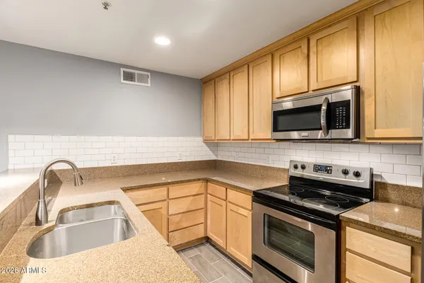 $315,000 | 4704 East Paradise Village Parkway North, Unit 211, Phoenix, AZ 85032