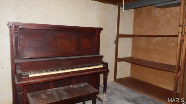 $185,000 | 1145 South Waterford Drive, Florissant, MO 63033