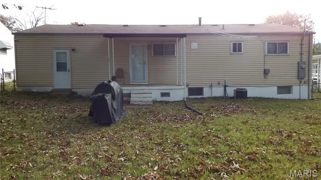 $185,000 | 1145 South Waterford Drive, Florissant, MO 63033