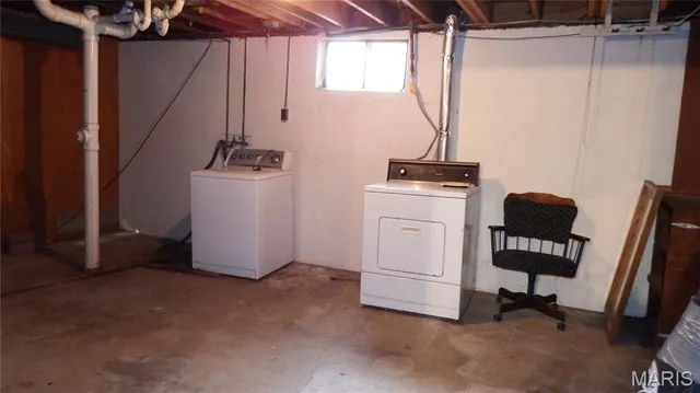 $185,000 | 1145 South Waterford Drive, Florissant, MO 63033