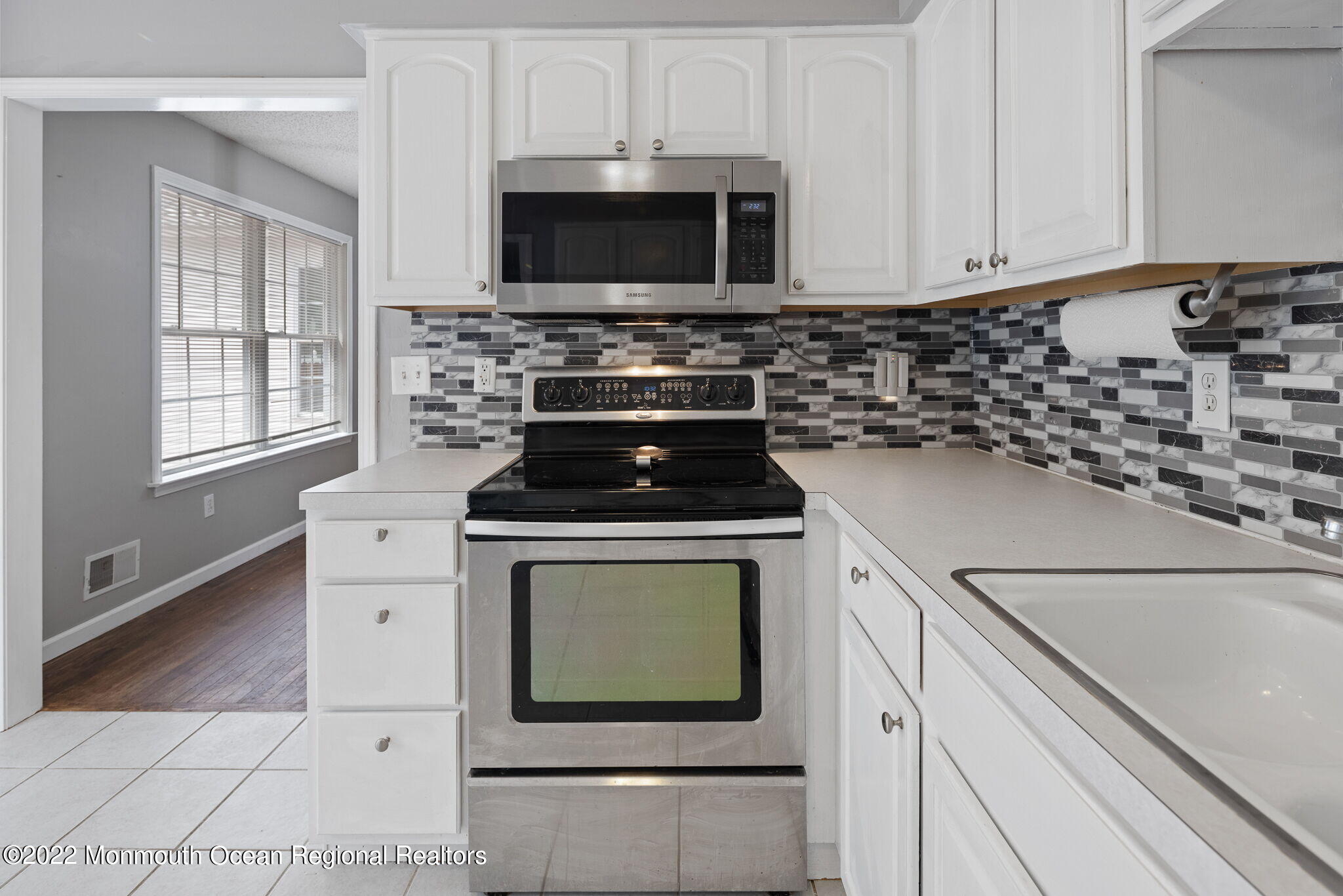 141 Wave Road Manahawkin, NJ 08050 - Photo 10 of 18 032-original-photo