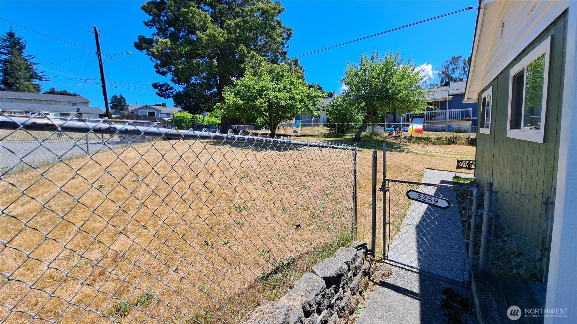 3259 Wright Avenue Bremerton, WA 98310 - Photo 3 of 25