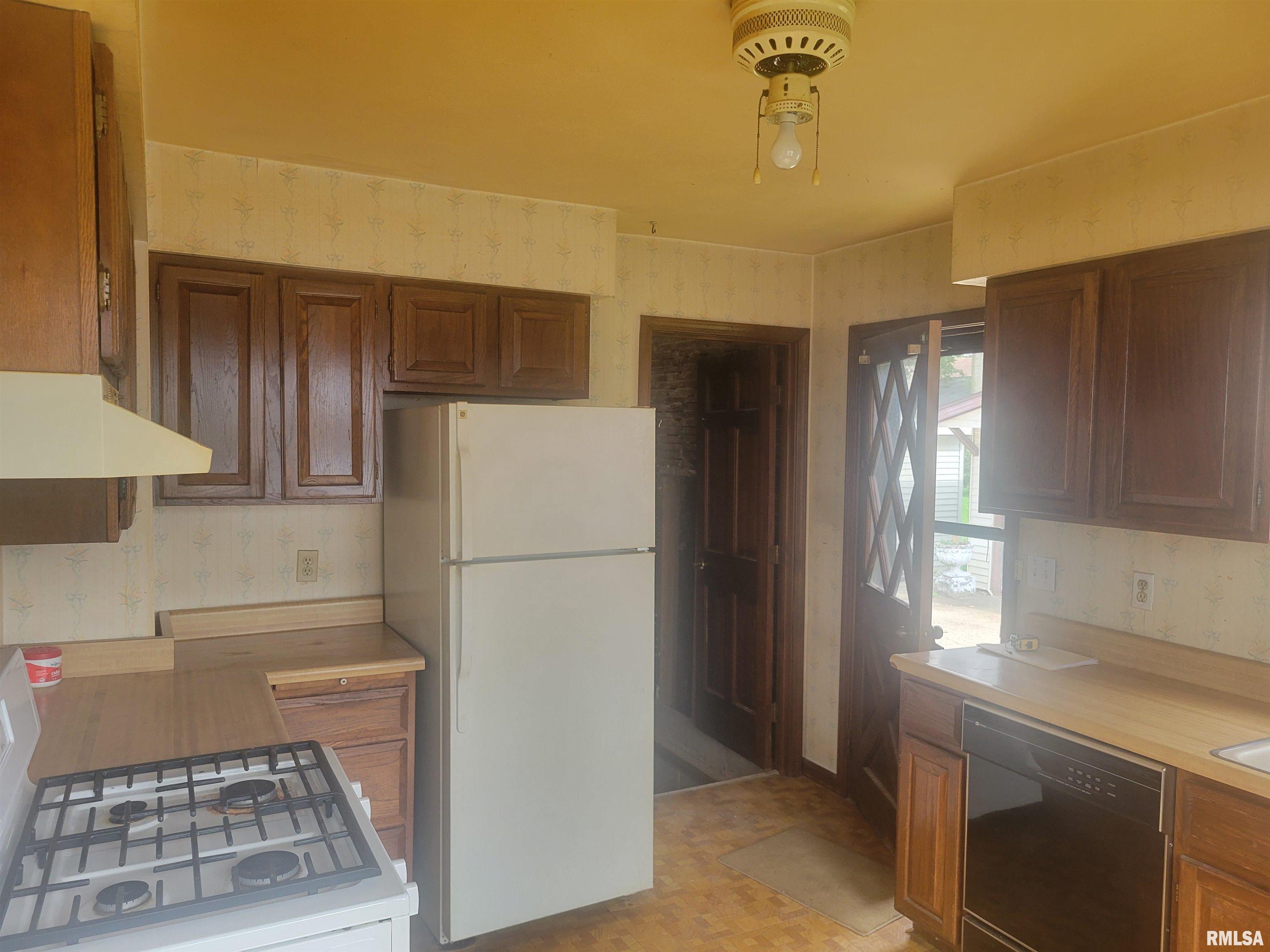 332 Herman Street Pekin, IL 61554 - Photo 9 of 17