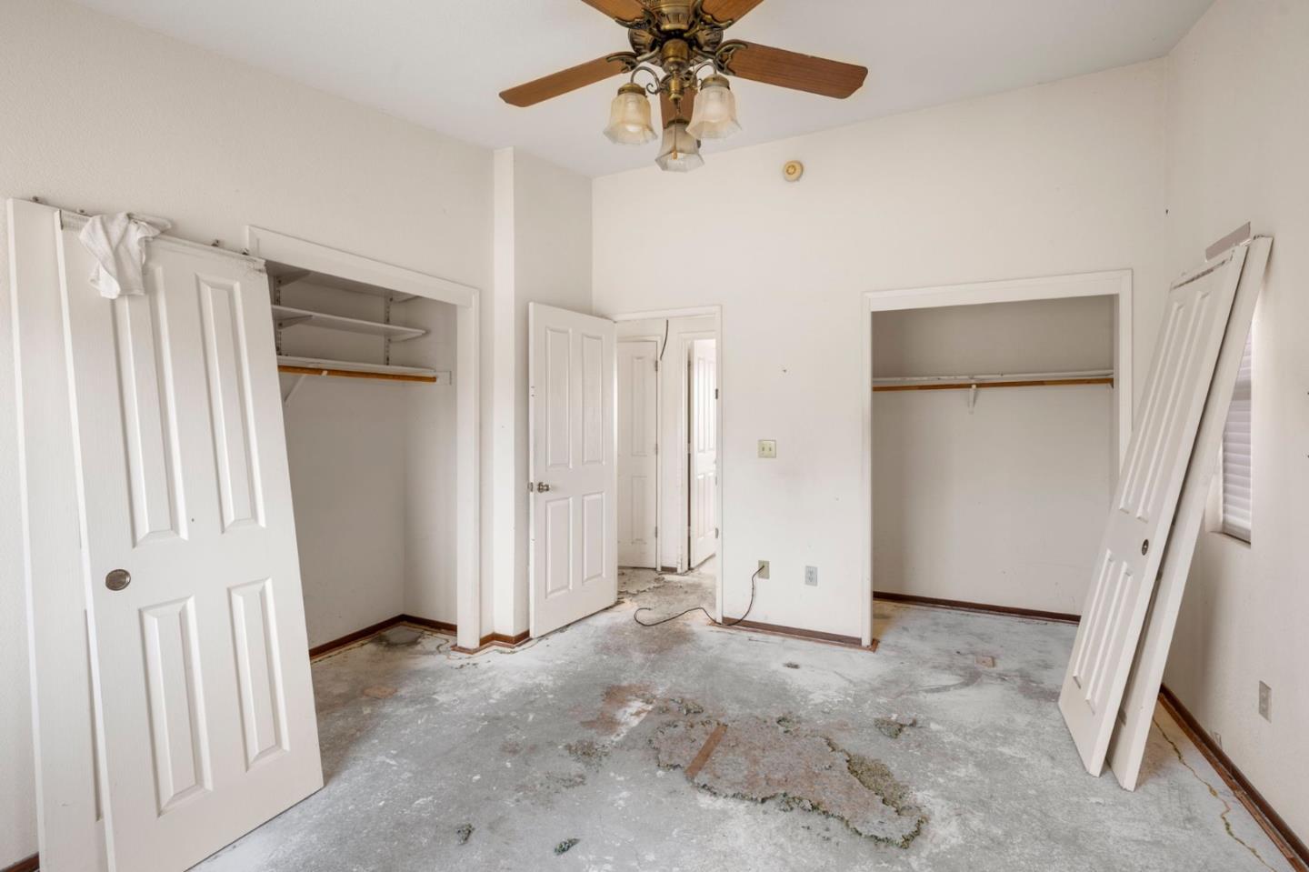 4505 4x Ranch Road Burson, CA 95225 - Photo 18 of 52 an empty room with closet and windows