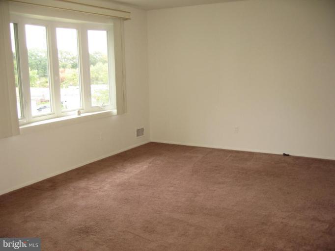 7 Weyburn Court Rosedale, MD 21237 - Photo 8 of 22 Living Room