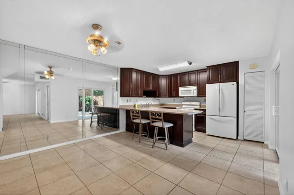 $339,500 | 9110 Southwest 22nd Court, Unit D4, Davie, FL 33324