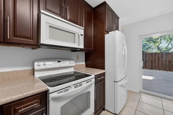 $339,500 | 9110 Southwest 22nd Court, Unit D4, Davie, FL 33324