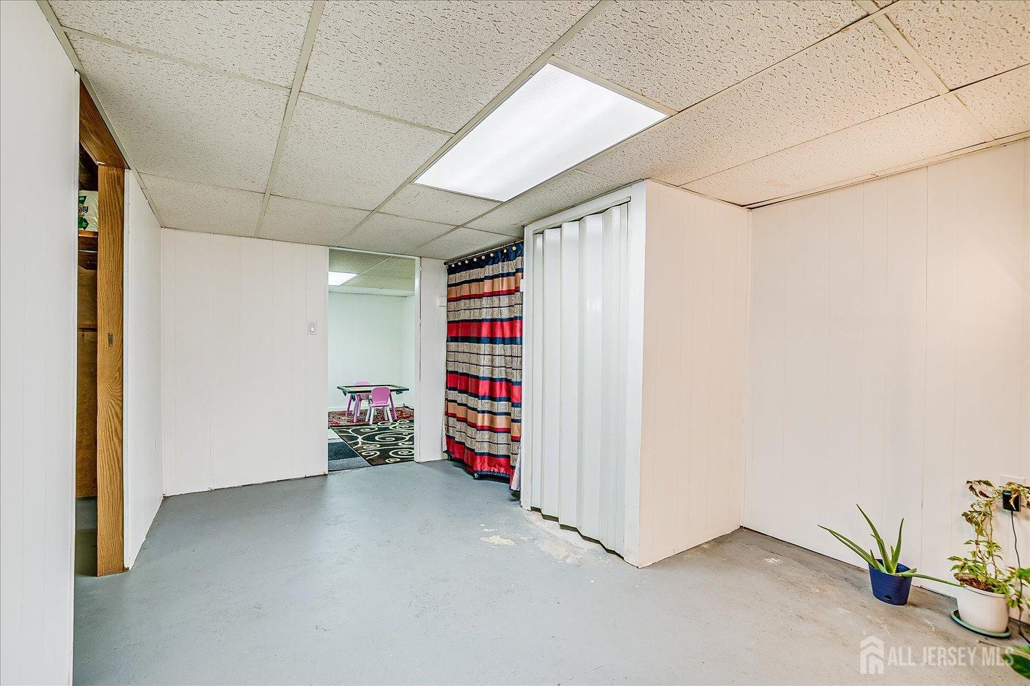 149 Vineyard Road Edison, NJ 08817 - Photo 31 of 40