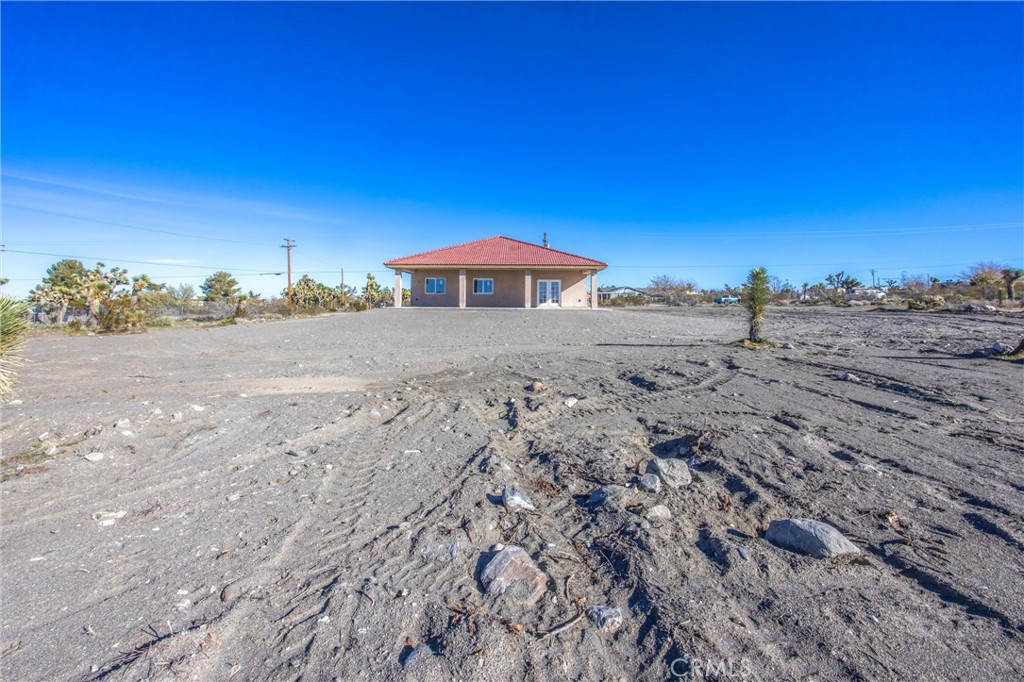 11788 Buckwheat Road Pinon Hills, CA 92371 - Photo 37 of 61 a view of a dry yard with wooden fence