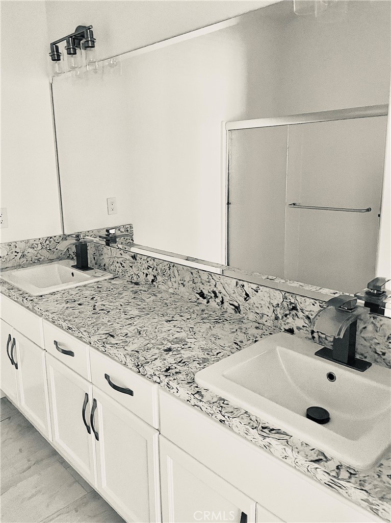 11788 Buckwheat Road Pinon Hills, CA 92371 - Photo 4 of 9 Primary bathroom vanioty