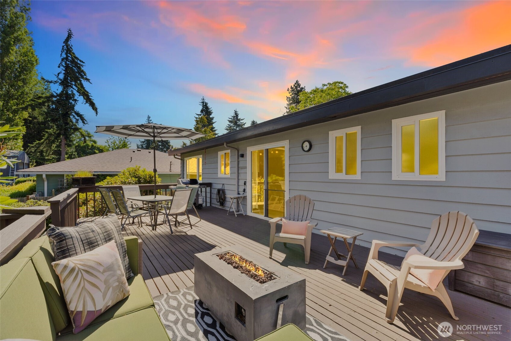 8707 Maple Lane Edmonds, WA 98026 - Photo 2 of 37