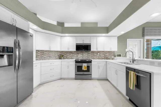 $949,000 | 8329 Eagle Lake Drive, Sarasota, FL 34241