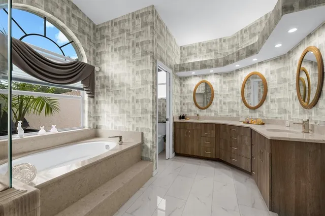 $949,000 | 8329 Eagle Lake Drive, Sarasota, FL 34241