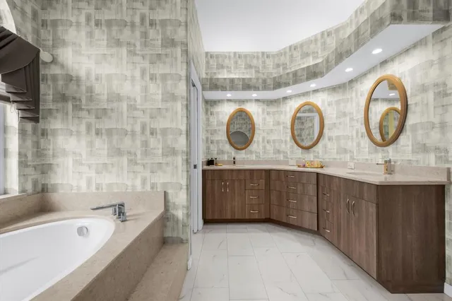 $949,000 | 8329 Eagle Lake Drive, Sarasota, FL 34241