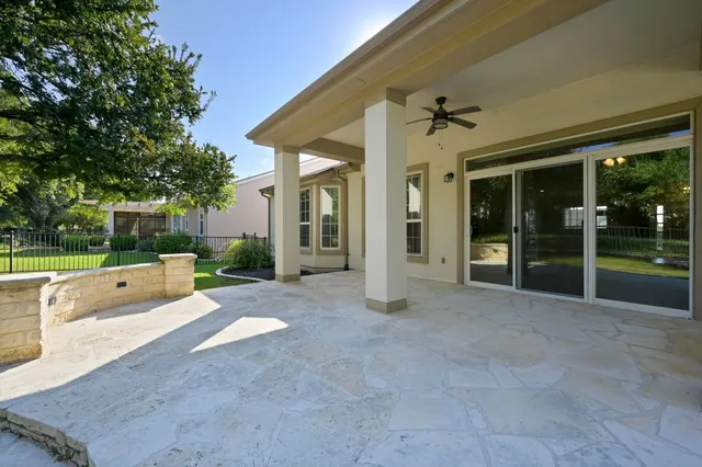 a view of a house with porch and a yard