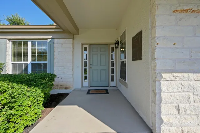 a view of a back yard of the house
