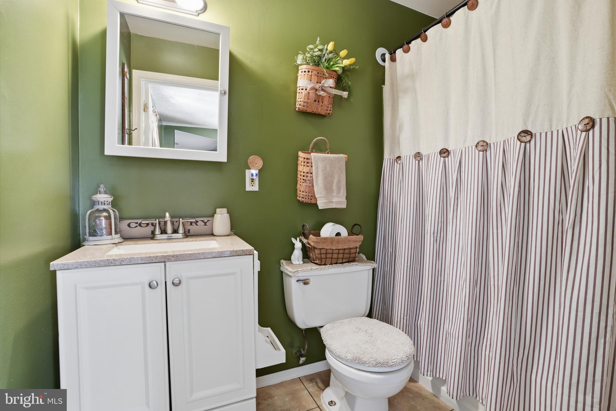 118 West Clinton Street Clayton, NJ 08312 - Photo 17 of 30 a bathroom with a toilet a sink and curtain