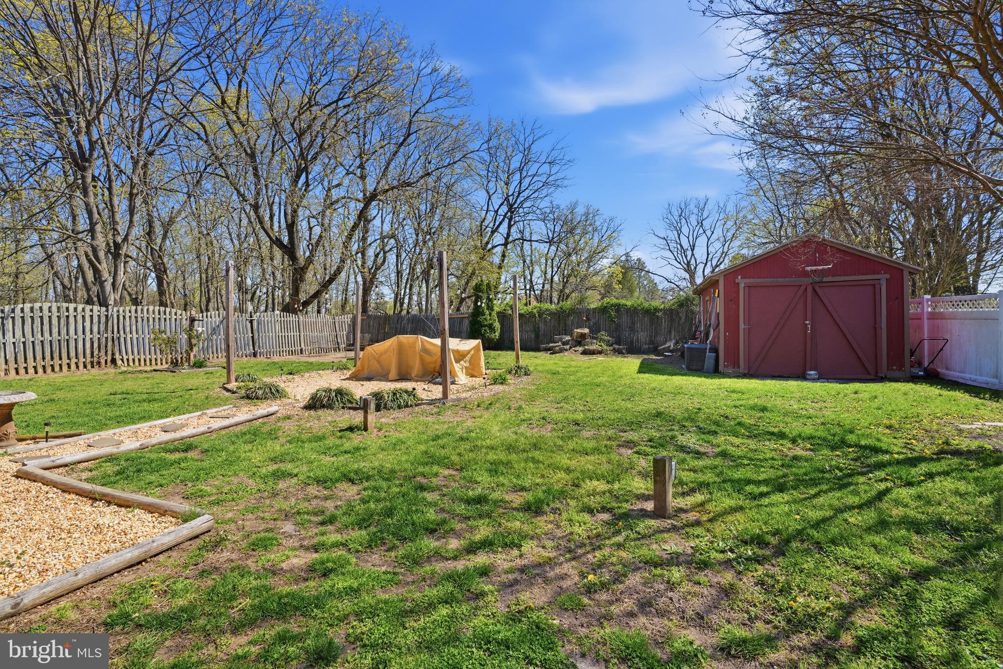 118 West Clinton Street Clayton, NJ 08312 - Photo 26 of 30 a garden view with a seating space