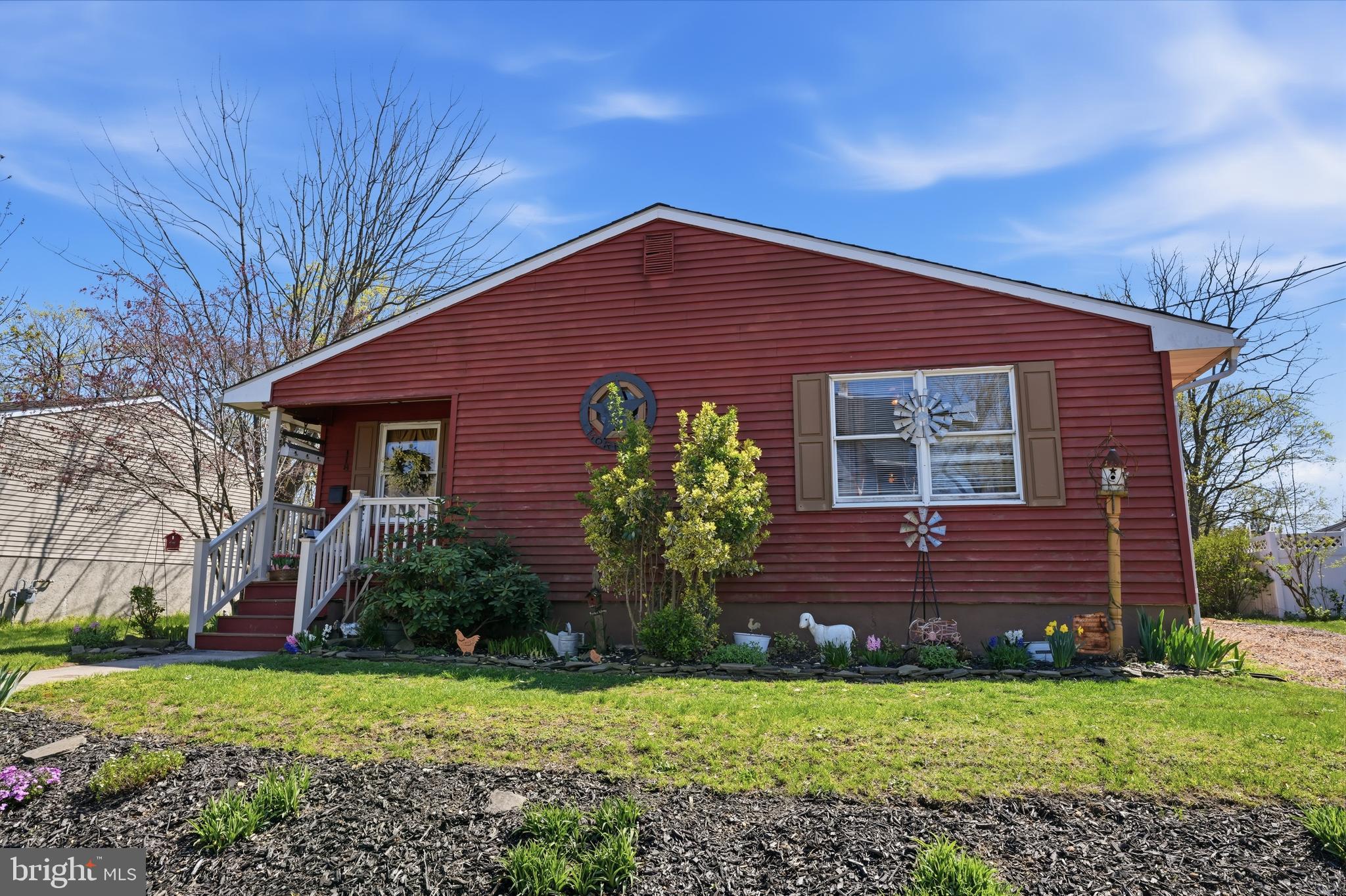 118 West Clinton Street Clayton, NJ 08312 - Photo 29 of 30 a front view of a house with garden