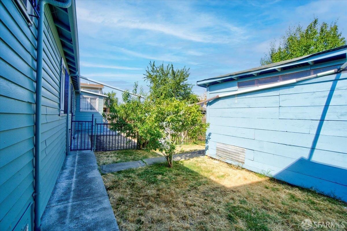 1309 80th Avenue Oakland, CA 94621 - Photo 59 of 75 a view of a backyard with pathway