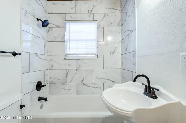 $1,500 | 1701 32nd Street, Lubbock, TX 79411