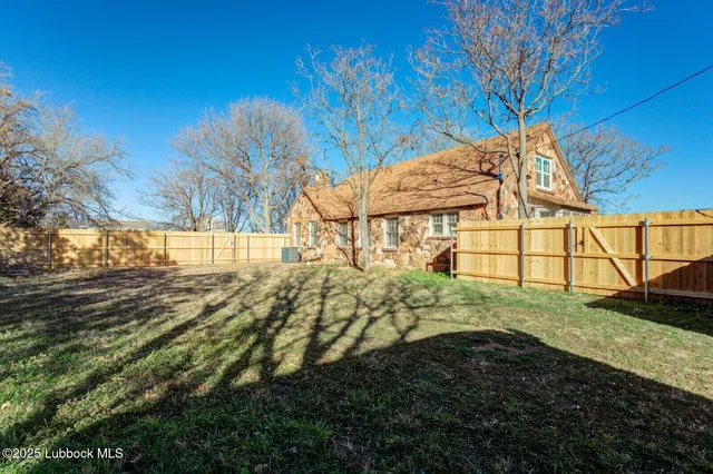 $1,500 | 1701 32nd Street, Lubbock, TX 79411