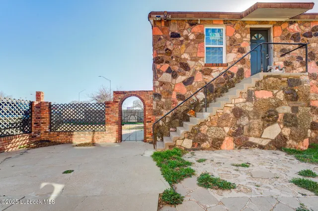 $1,500 | 1701 32nd Street, Lubbock, TX 79411