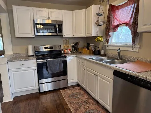 $190,000 | 11100 East 11th Street South, Independence, MO 64054