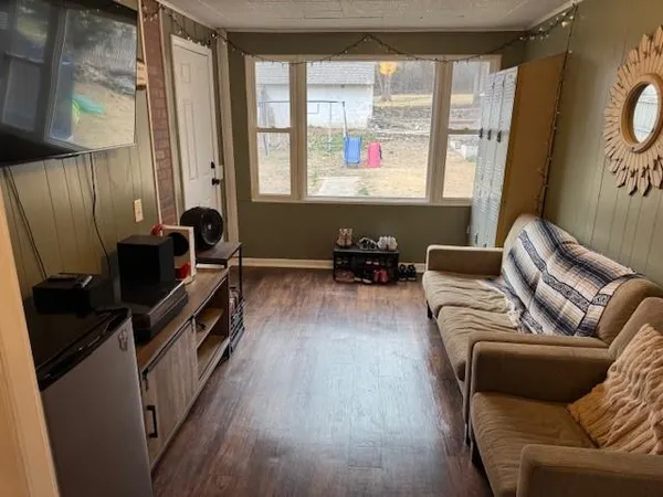 $190,000 | 11100 East 11th Street South, Independence, MO 64054