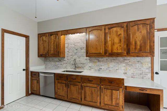 $379,900 | 129 Keestone Drive, Senatobia, MS 38668