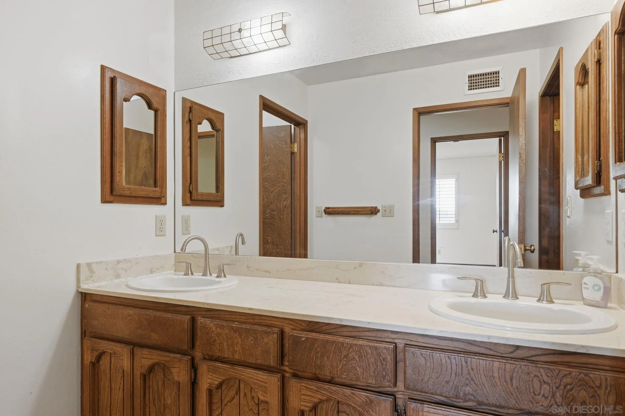 19525 Casner Road Ramona, CA 92065 - Photo 37 of 73 Hallway Bathroom