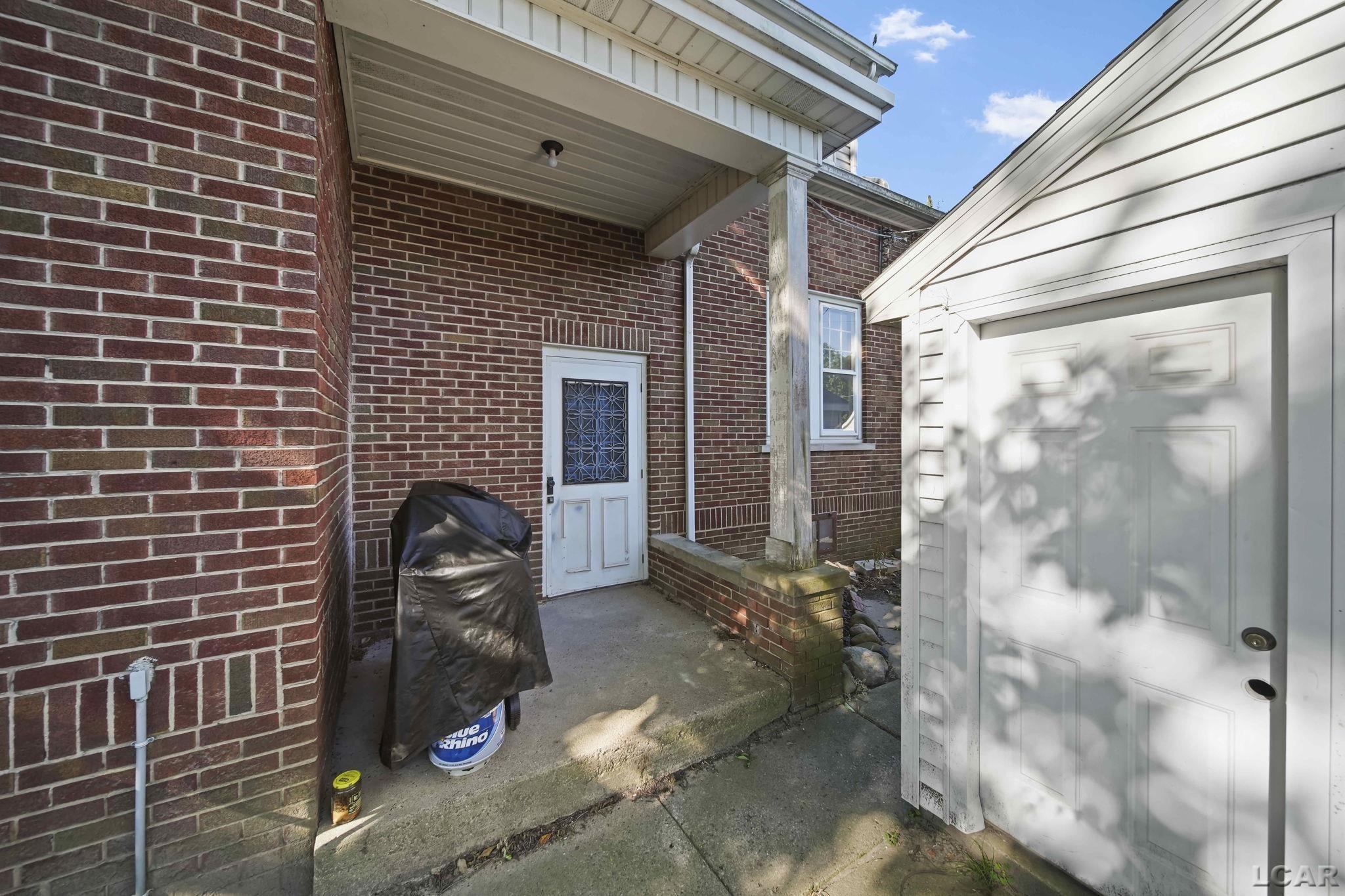403 East Front Street Adrian, MI 49221 - Photo 30 of 34 50150192-9d3222ca-6052-4eac-afee-f8bcf059be39.JPG