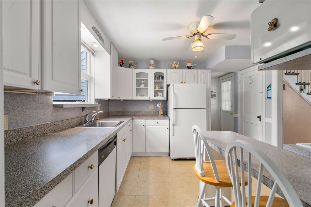 63 Donizetti Street Wellesley, MA 02482 - Photo 8 of 19